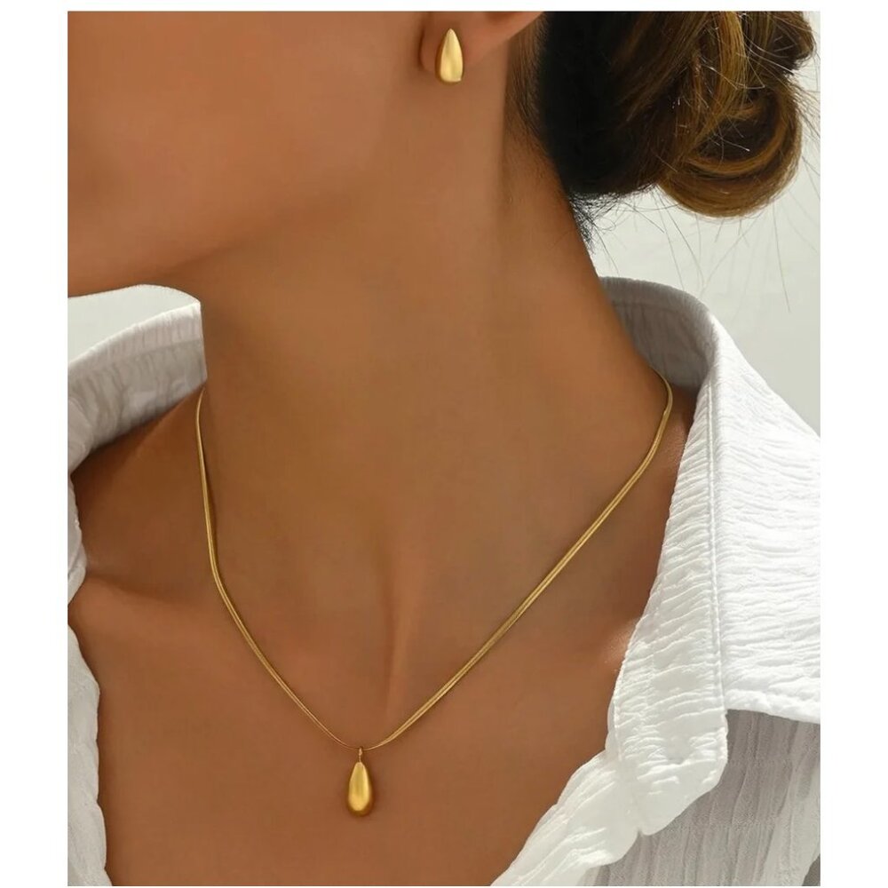 Set elegant gold